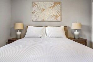 3 bedrooms, desk, WiFi, bed sheets