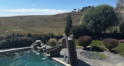 Charming 2-bedroom in Fort Morgan with private Lake and in-ground Swimming pool.