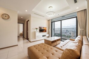 Departamento familiar, 1 habitación, balcón, vista a la ciudad | Ropa de cama hipoalergénica, minibar y decoración personalizada 