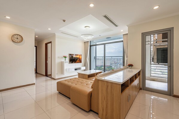 Apartamento familiar, balcón, vistas a la ciudad | Escritorio, espacio para trabajar con un portátil, wifi gratis