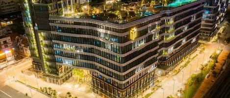 Departamento familiar, 2 habitaciones, balcón, vista a la ciudad | Ropa de cama hipoalergénica, minibar y decoración personalizada