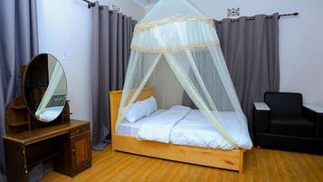 Casa de campo familiar, balcón, vista al jardín | Tabla de planchar con plancha y wifi gratis