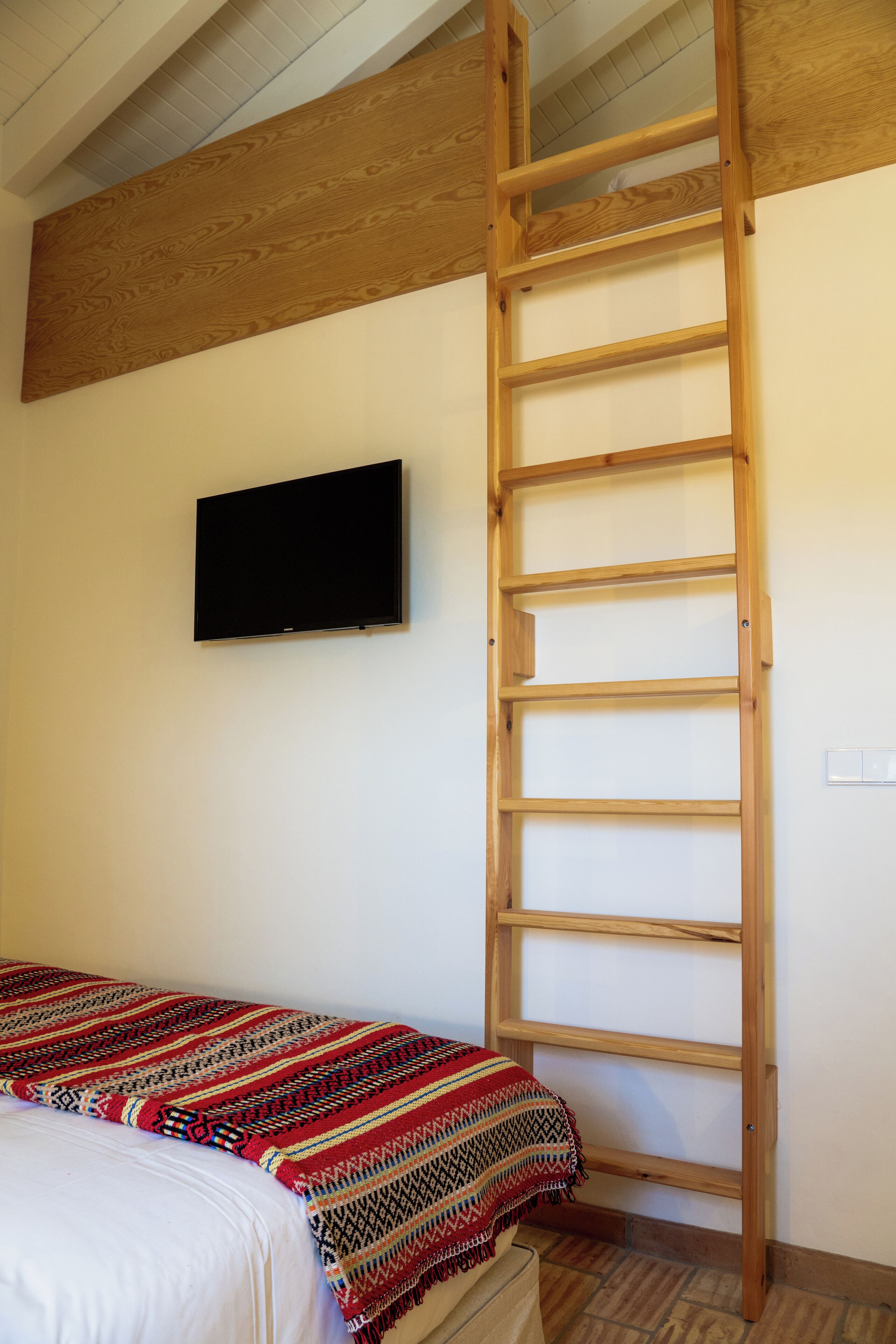 Casa de 1 quarto com mezanine de escadote e terraço | Desk, laptop workspace, blackout drapes, soundproofing