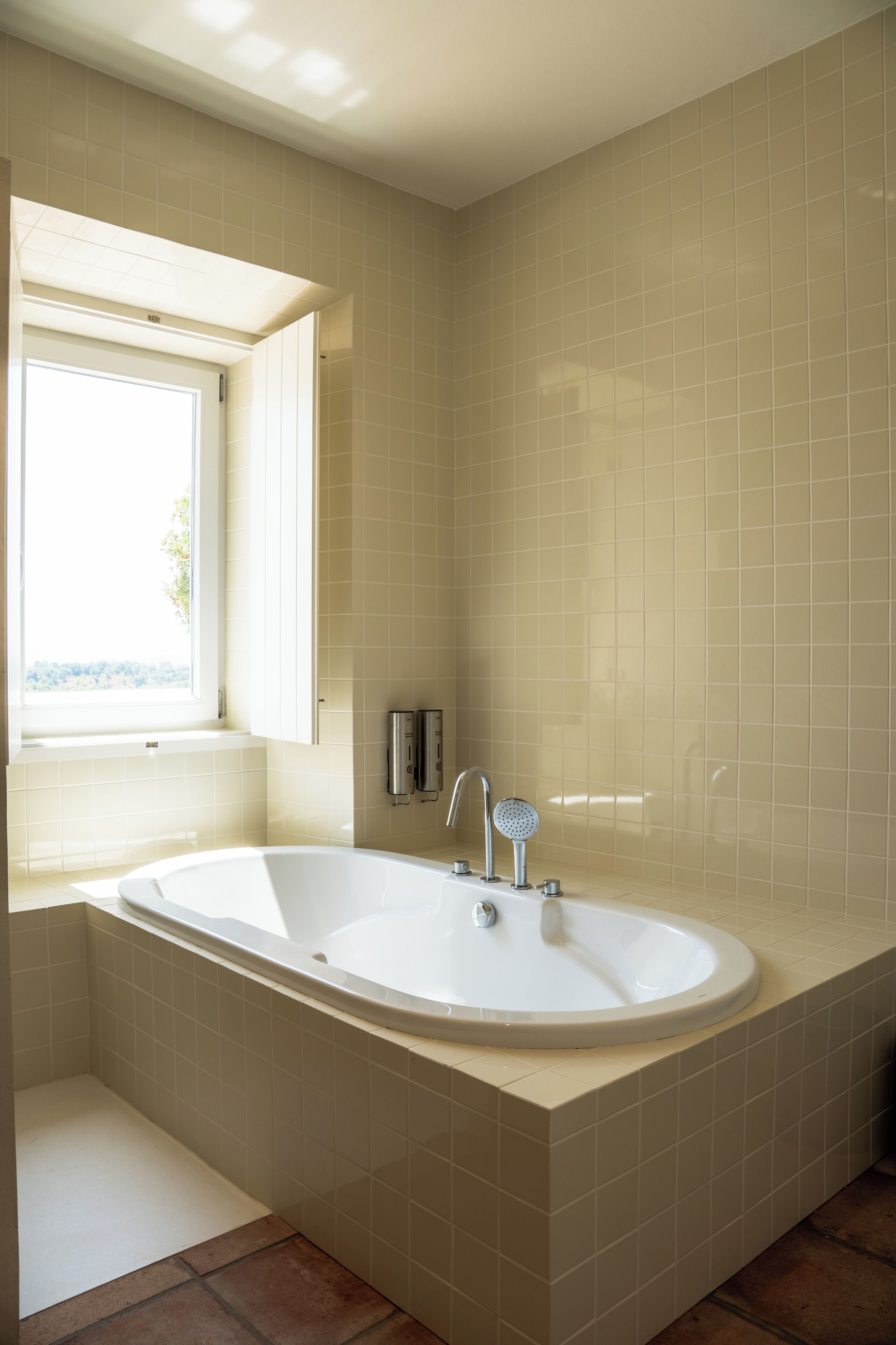 Casa com 3 suites e terraço | Bathroom | Hair dryer, towels, soap, shampoo