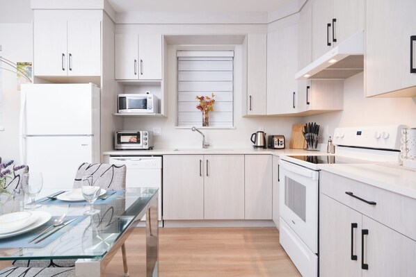 Fridge, microwave, oven, stovetop