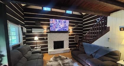 2-bedroom cabin located in the foothills of N.Wilkesboro & 8-mins to Speedway!