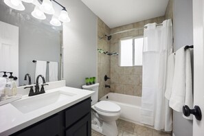 Hair dryer, towels - Springs Basecamp Near Airport, Zoo & Iconic Sights (Colorado Springs)