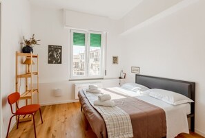 2 chambres, fer et planche à repasser