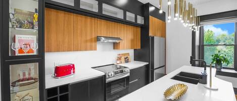 Kühlschrank, Mikrowelle, Ofen, Herdplatte