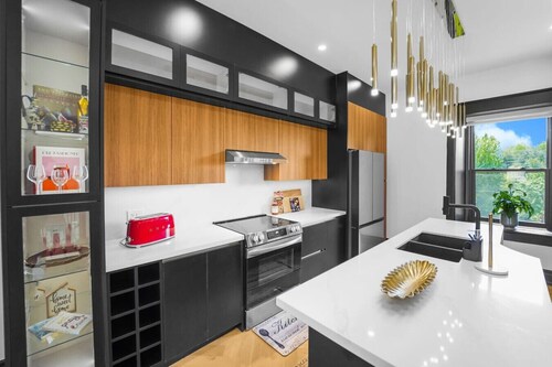 Historical Loft Retreat Minutes to Elora Main St