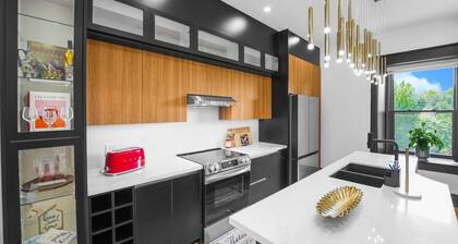 Historical Loft Retreat Minutes to Elora Main St