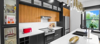 Historical Loft Retreat Minutes to Elora Main St