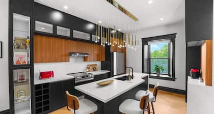 Historical Loft Retreat Minutes to Elora Main St