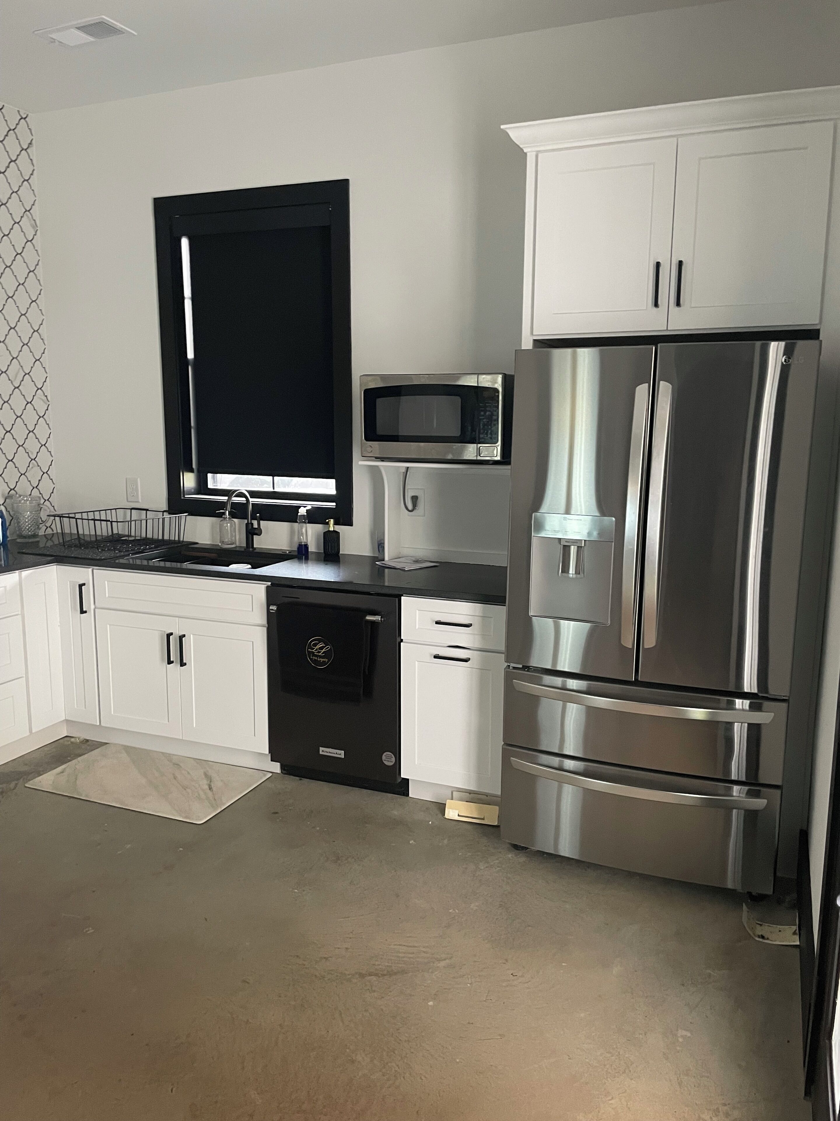 Microondas, horno, parrilla de estufa y lavavajillas 