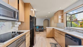 Refrigerador, microondas, horno, placa de cocina
