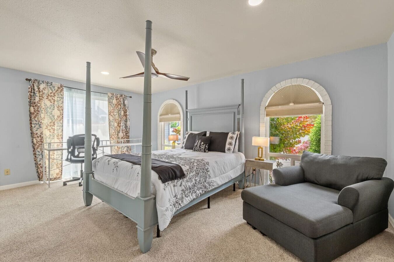 Desk, iron/ironing board, free WiFi, bed sheets