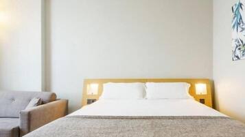 Cribs/infant beds