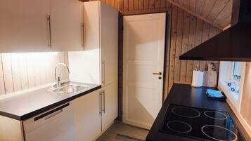 Klassiek huisje, balkon, uitzicht op zee | Een laptopwerkplek, gratis wifi