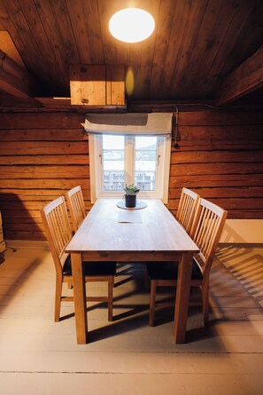 Cabana clássica, sacada, vista para o mar | Espaço de trabalho para notebook, Wi-Fi de cortesia