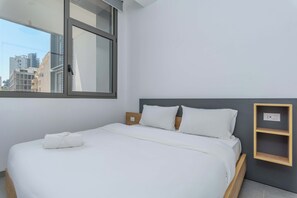 Appartement, 1 slaapkamer, kitchenette, uitzicht op stad | Verduisterende gordijnen, een strijkplank/strijkijzer, gratis wifi