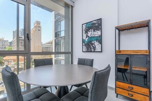 Apartment, 1 Bedroom, Kitchenette, City View | In-room dining