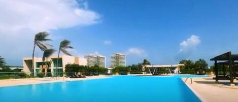 10 kolam renang outdoor