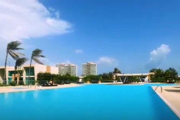 10 outdoor pools