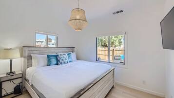 2 bedrooms, internet, bed sheets