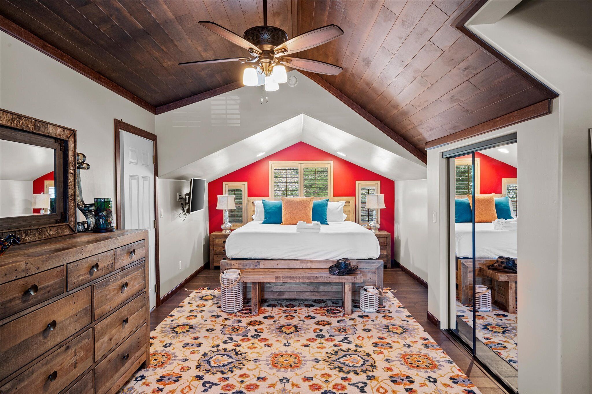 5 habitaciones, tabla de planchar con plancha y cuna de viaje 