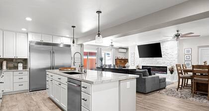 Spacious 5-bedroom cozy cabin with backyard oasis in heart of Payson!