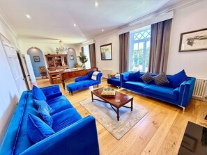 TV - A Grand Georgian Grade II Listed Mansion with view (Laugharne)