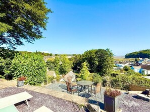 Outdoor dining - A Grand Georgian Grade II Listed Mansion with view (Laugharne)