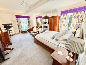 5 bedrooms, Internet - A Grand Georgian Grade II Listed Mansion with view (Laugharne)