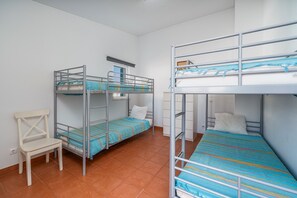 Iron/ironing board, WiFi, bed sheets - Holiday Home 'Villa Prainha - House with 3' with Private Pool, Wi-Fi and Air Conditioning (Alvor)