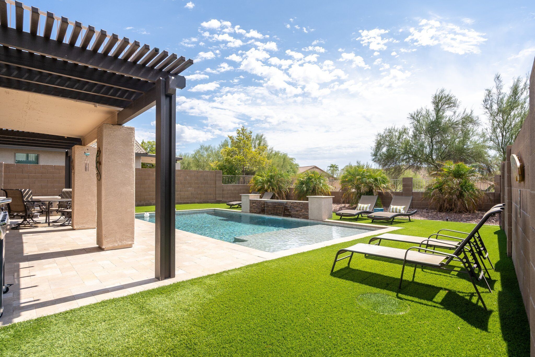 Een verwarmd zwembad