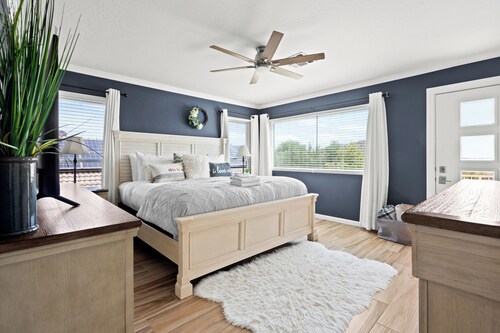 Breathtaking Backyard|Hot Tub|Heated Pool|Dog-Friendly