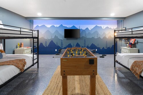 Red Mountain Views by Rebl|Pool|Shuffleboard