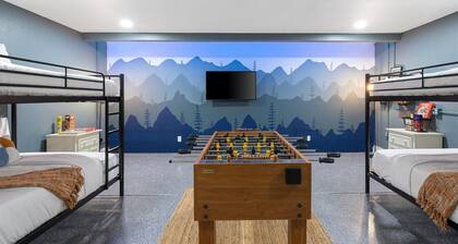Red Mountain Views by Rebl|Pool|Shuffleboard