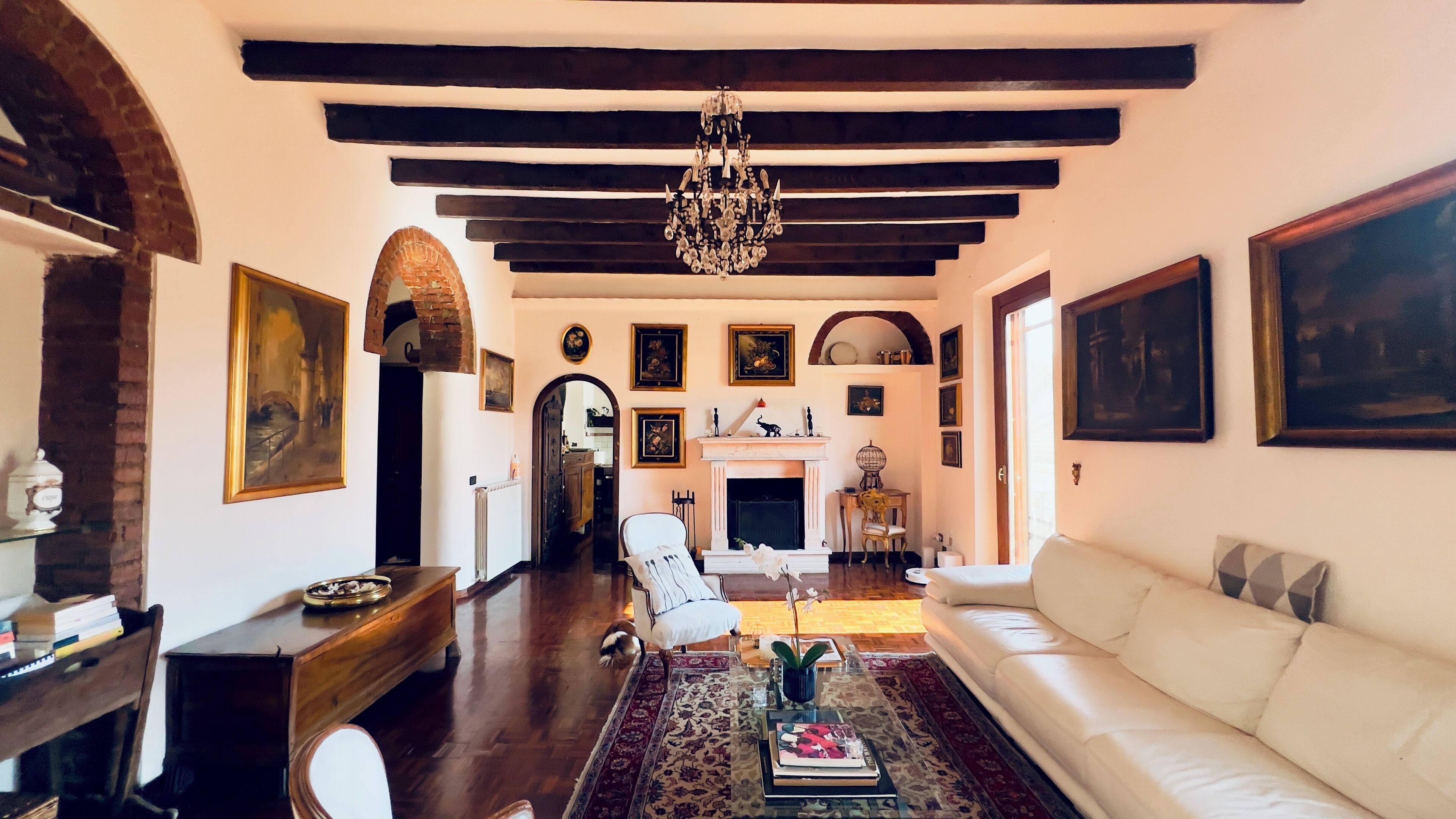 Televisión, chimenea