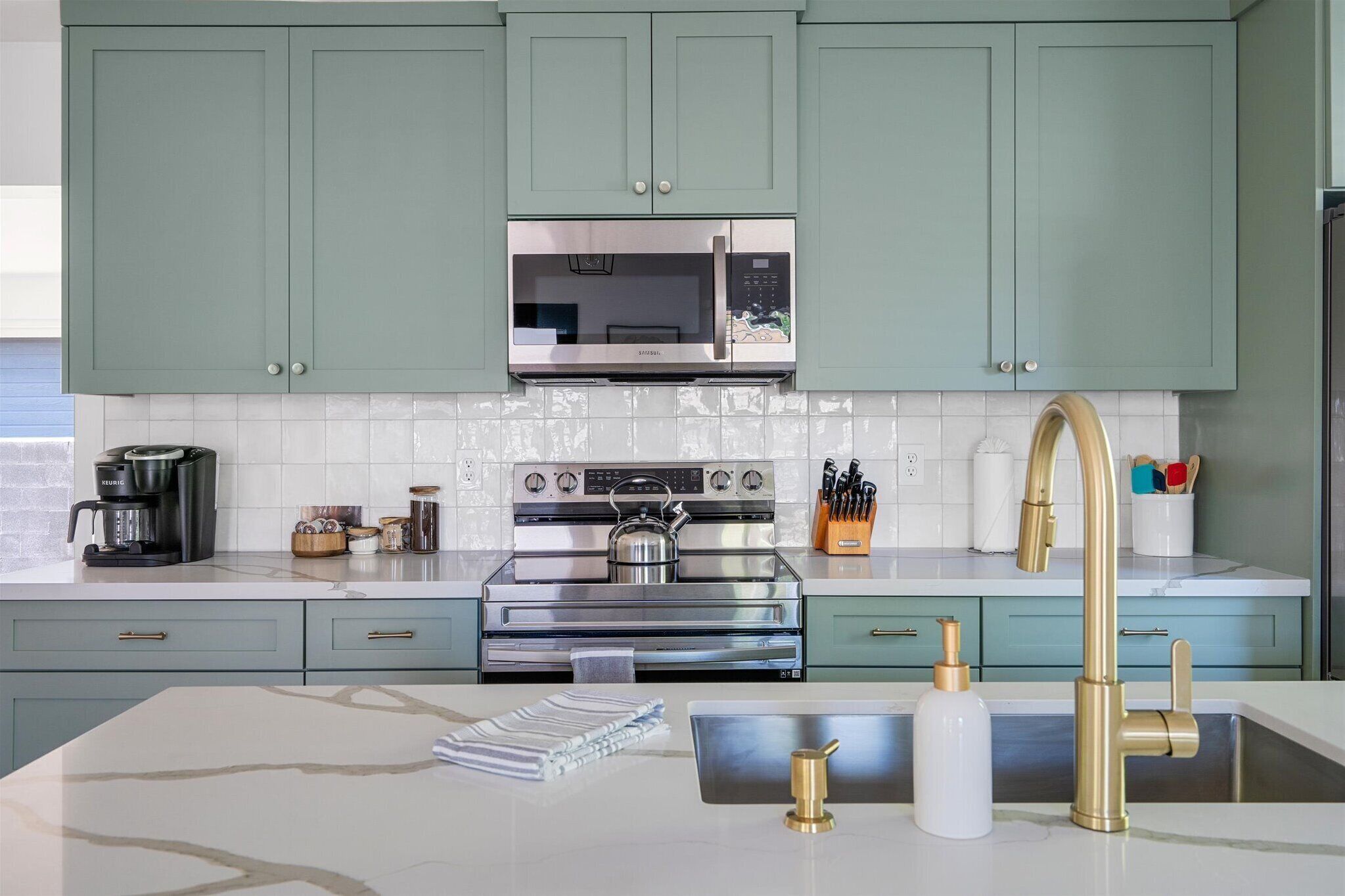 冰箱、微波炉、烤箱、炉灶