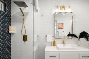 Hårtørrer, håndklæder