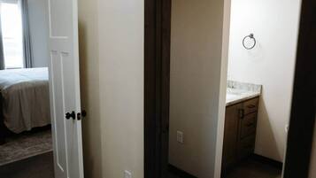 2 Schlafzimmer, Reisekinderbett, WLAN, Bettwäsche