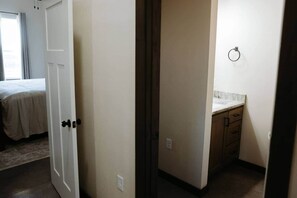 2 habitaciones, cuna de viaje, wifi y ropa de cama 