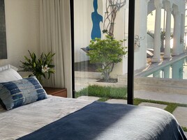 Suite de lujo | Ropa de cama de alta calidad, caja fuerte, cortinas opacas