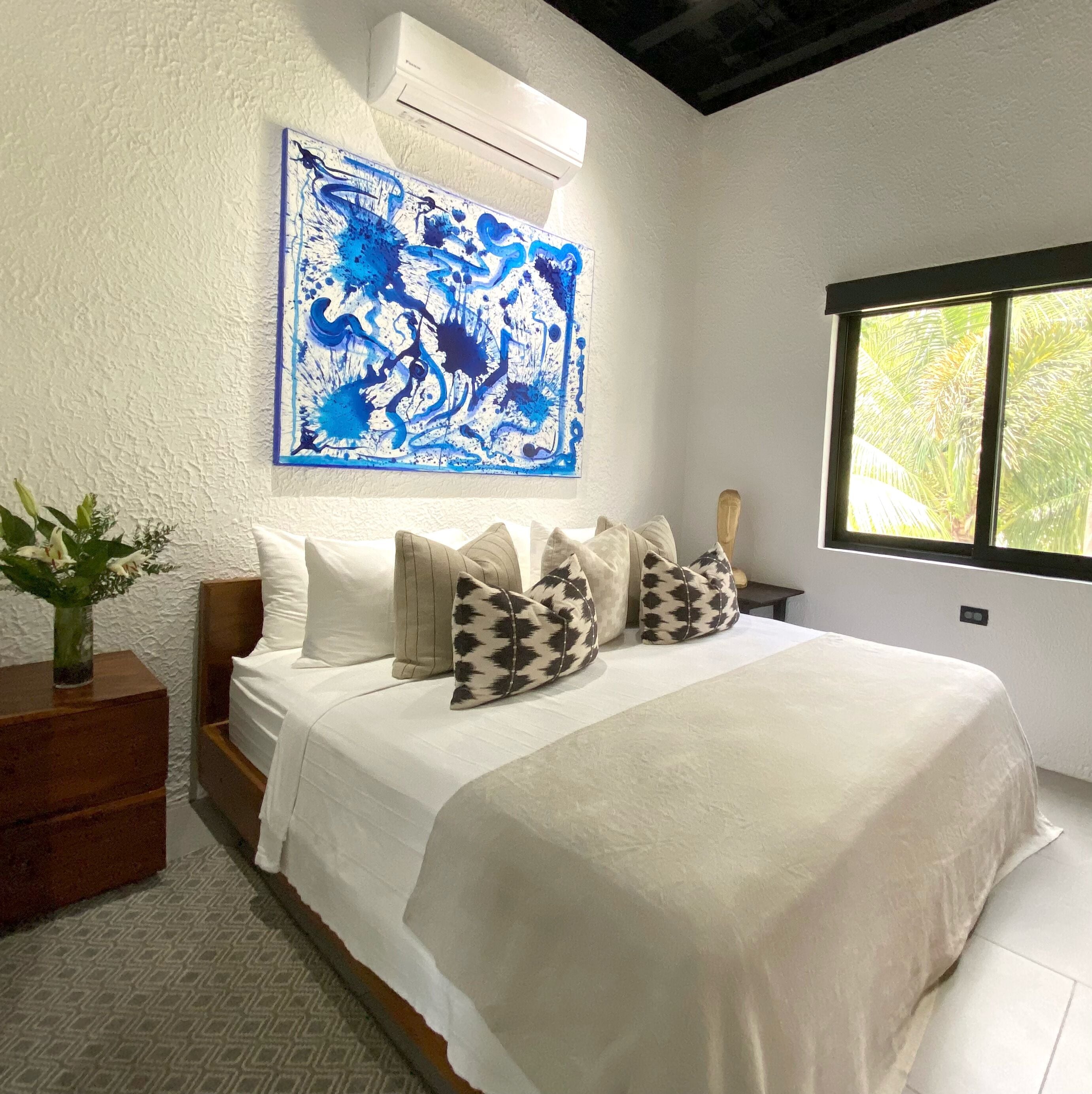 Suíte superluxo | Roupas de cama premium, cofres nos quartos, cortinas blackout