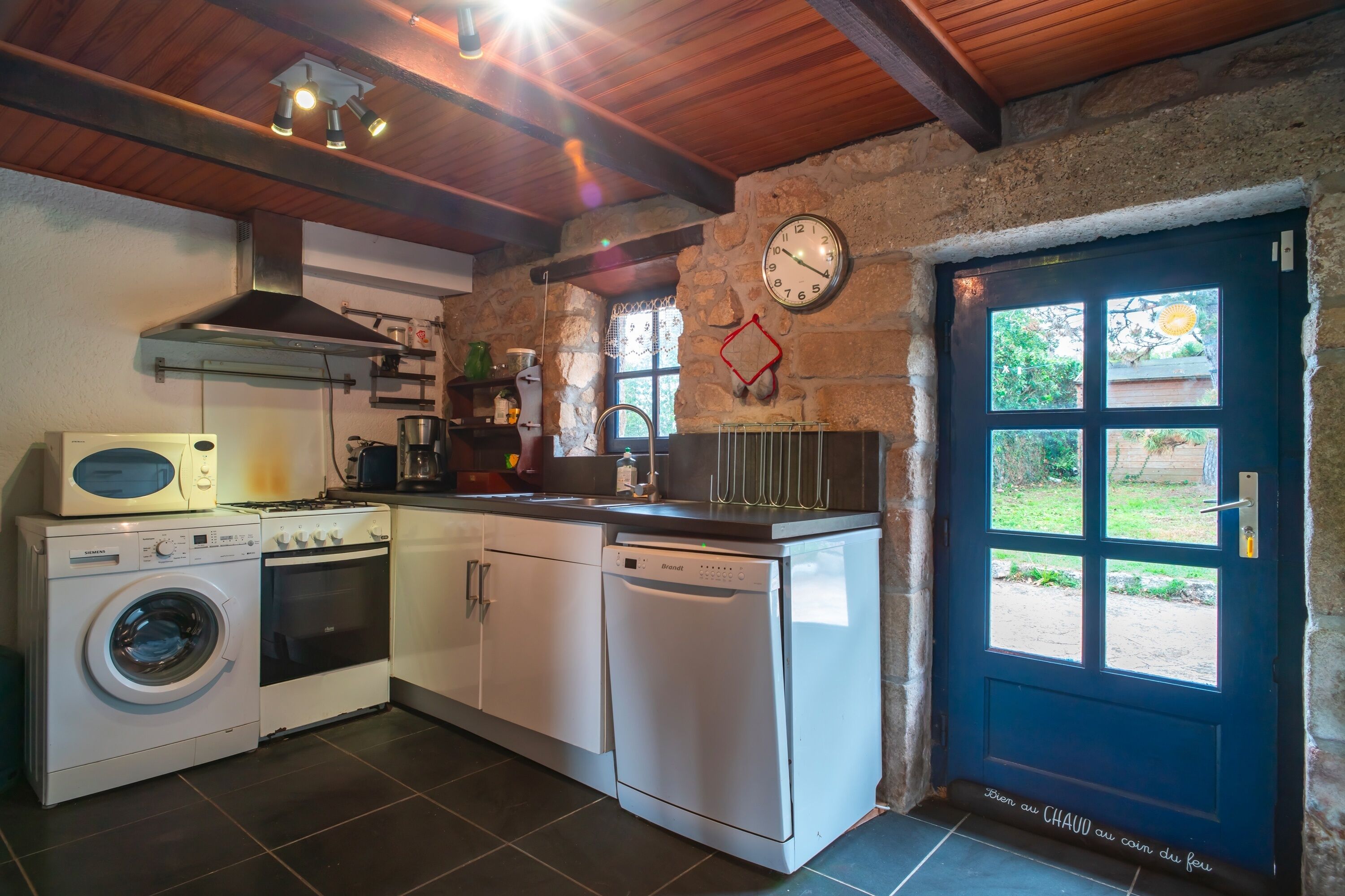 Réfrigérateur, micro-ondes, four, lave-vaisselle