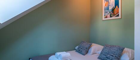 Fer et planche à repasser, Wi-Fi gratuit, draps fournis