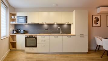 Réfrigérateur, micro-ondes, four, lave-vaisselle