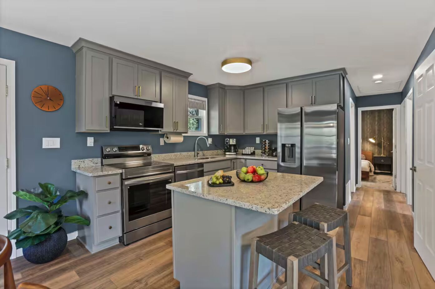 冷蔵庫、電子レンジ、食器洗い機、コーヒー / ティーメーカー