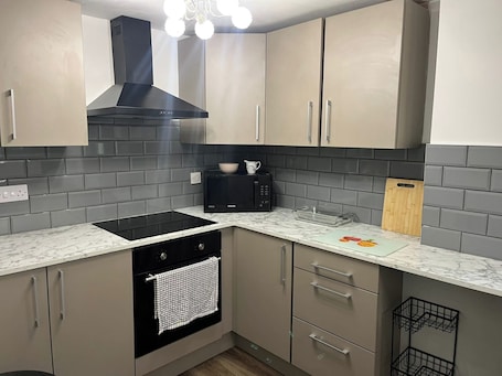 Fridge, microwave, oven, stovetop